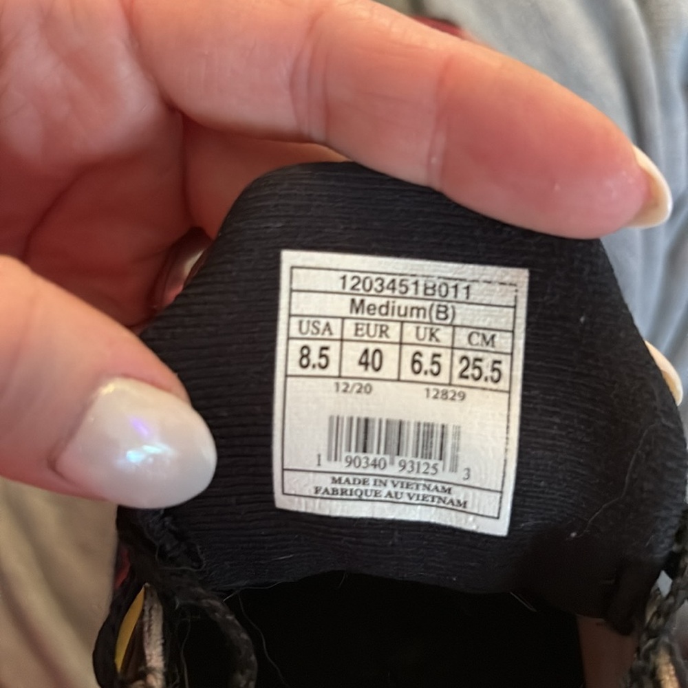 Brooks Running Shoes - Picture 4 of 4